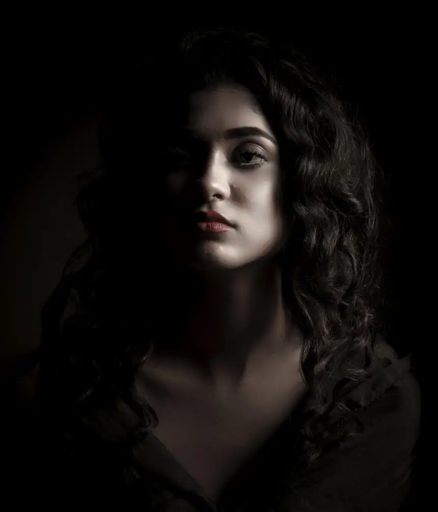 BHATTACHARYYA, PARTHA: UNE FILLE SEULE