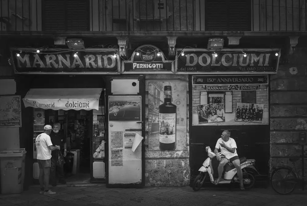 Benjumeda, Pastor Eugenio: Nakupování
