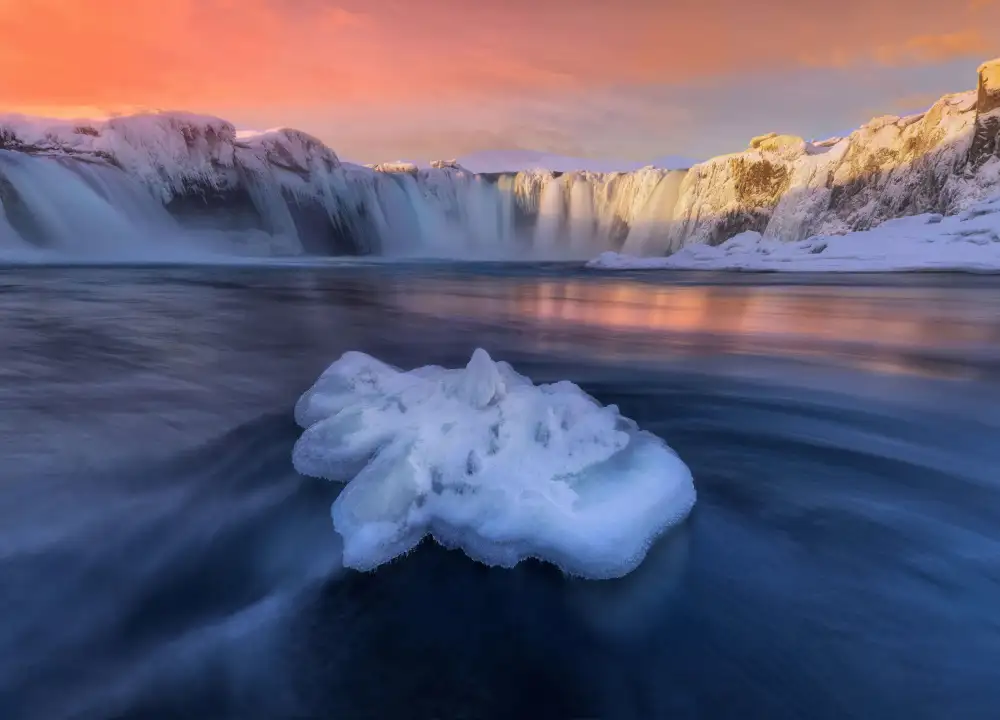 Tang, D. Lisa: Goðafoss-Wasserfall,Island