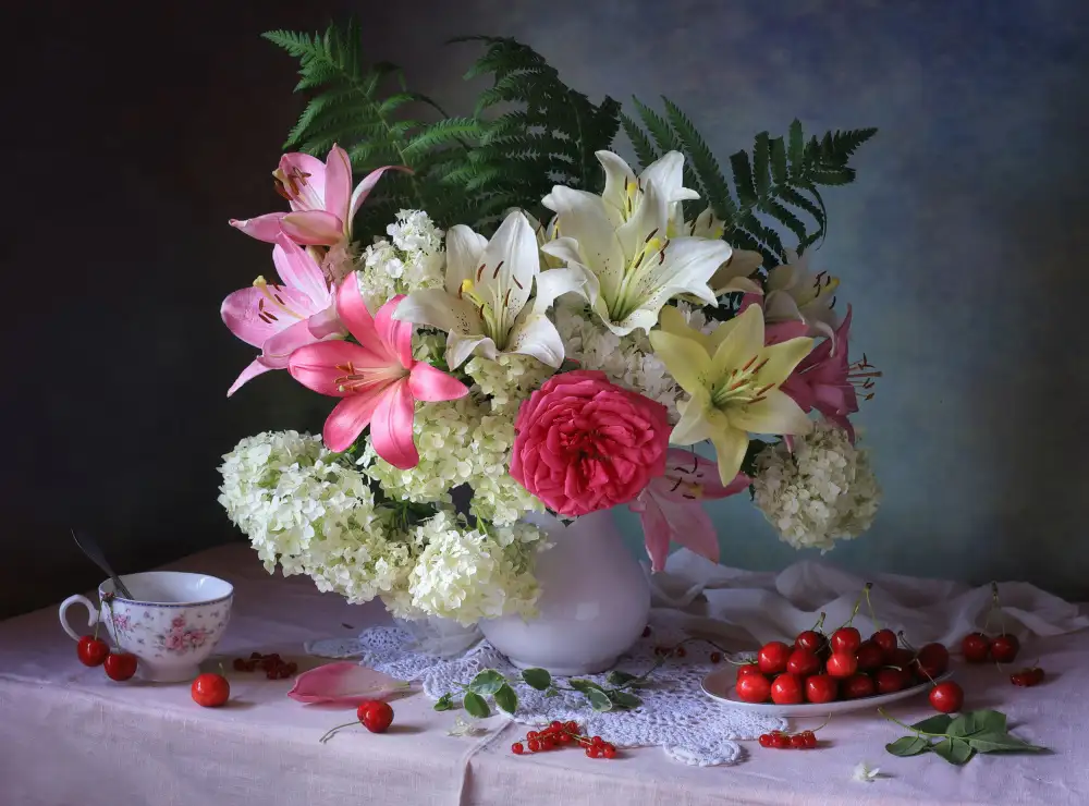 Skorokhod, Tatyana: Stillleben mit Gartenblumen und Beeren