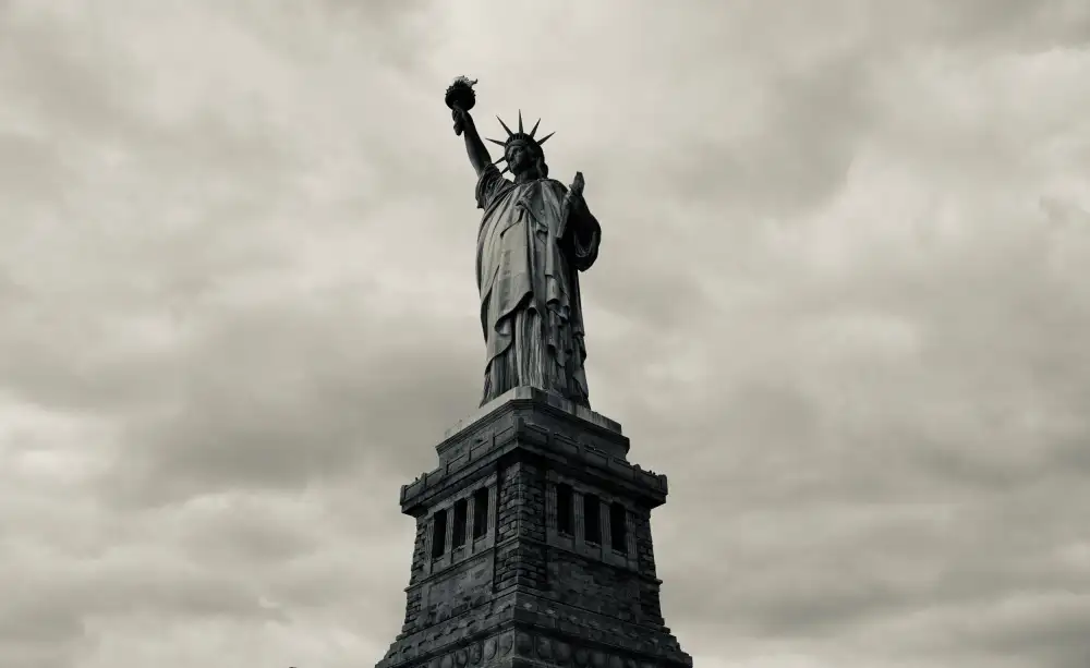 Liu, Xiaoyang: DIO BENEDICA L'AMERICA