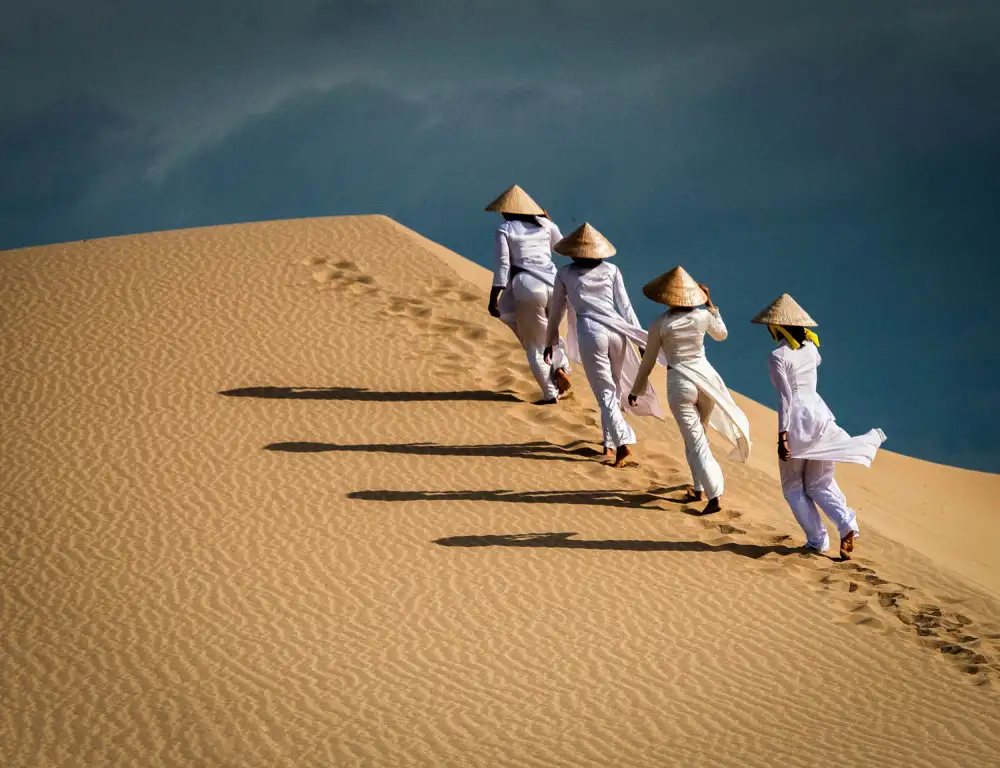 Kong, Yuk John: Monter la dune de sable