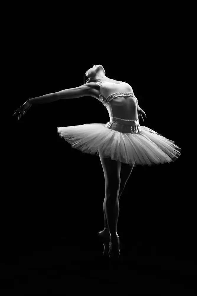 Suntiniwat, Pattanawit: ballet en la oscuridad