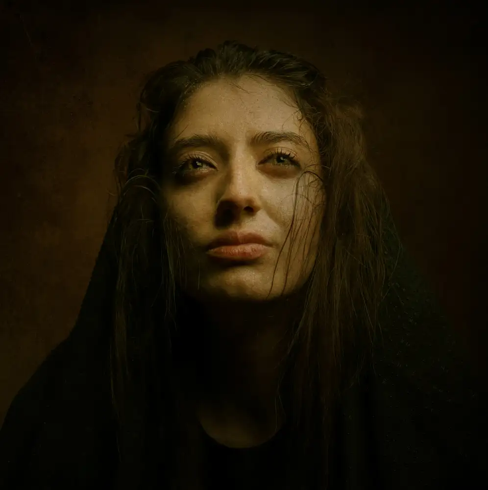Hasheminasab, Moein: chica persa