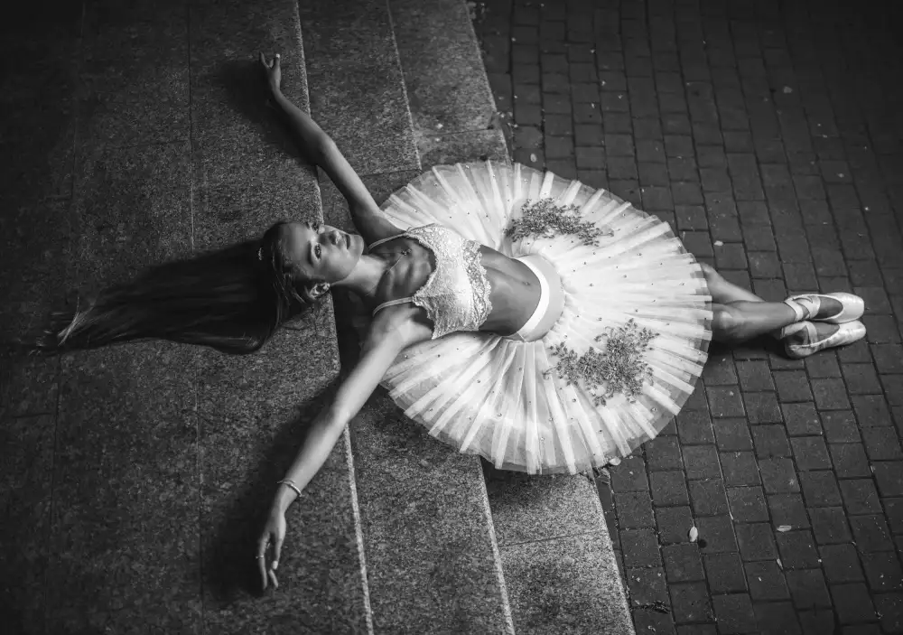 Nanev, Vasil: Ballerina lying on the stairs 2 BW