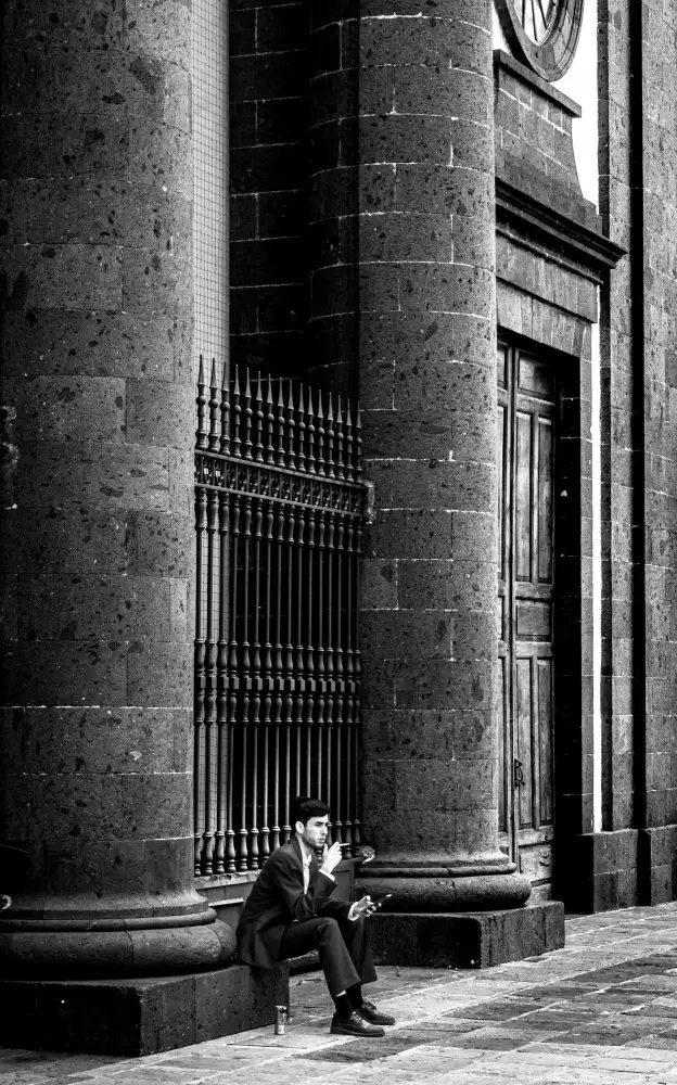 Alviani, Montserrat: Nejistota