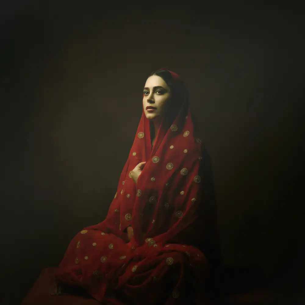 Hasheminasab, Moein: chica persa