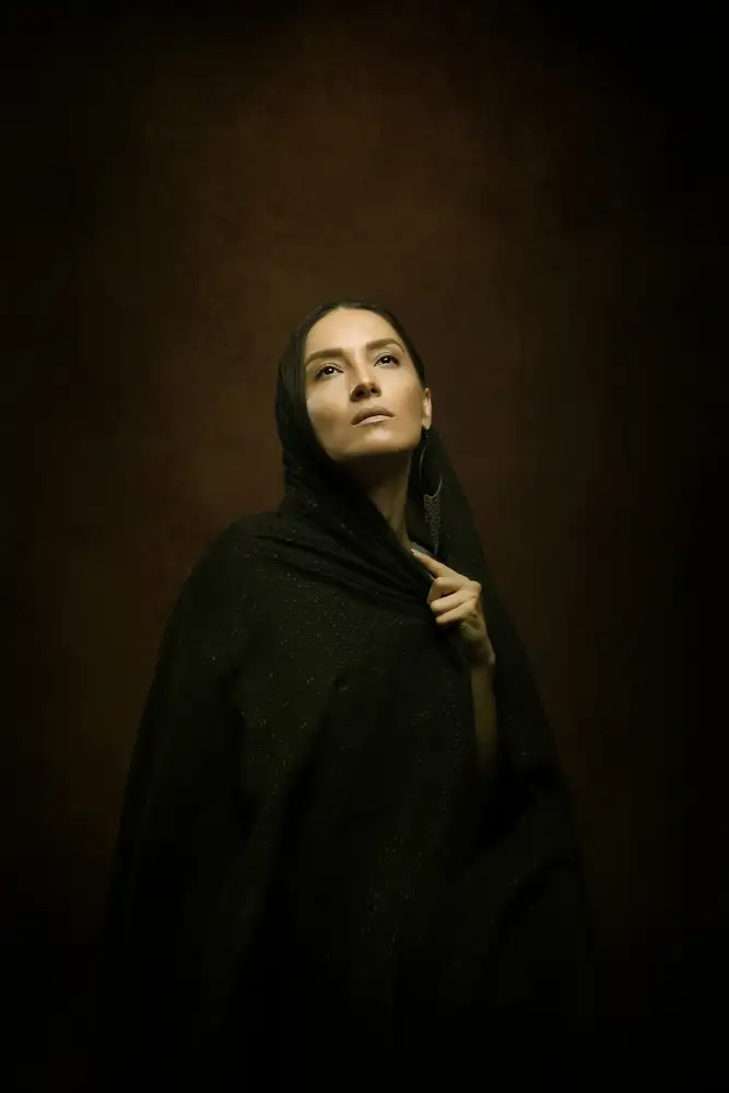 Hasheminasab, Moein: chica persa