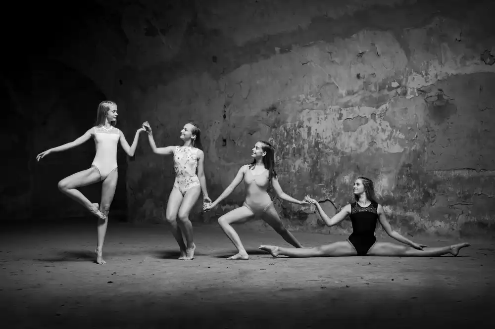 Uhrin, Milan: bailarinas 2