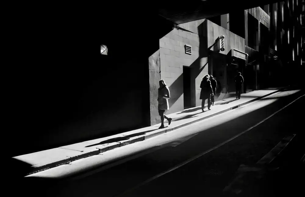 Li, Allan: Shadow of city life