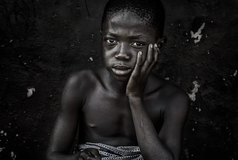 Garmendia, Inazio Joxe: Niño vendiendo comida en la calle - Ghana