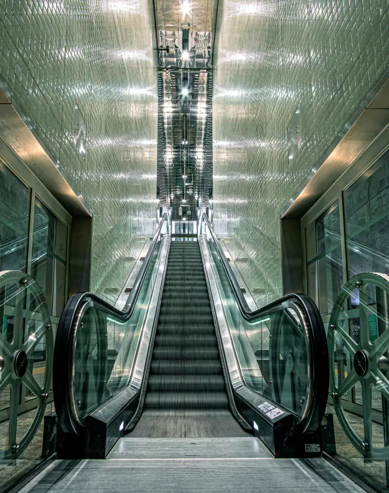 Louwen, Fred: Escalator descendant.