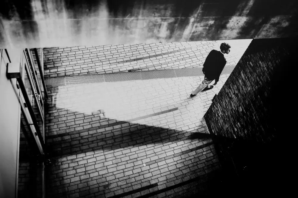 Sangan, Kurosaki: hombre caminando