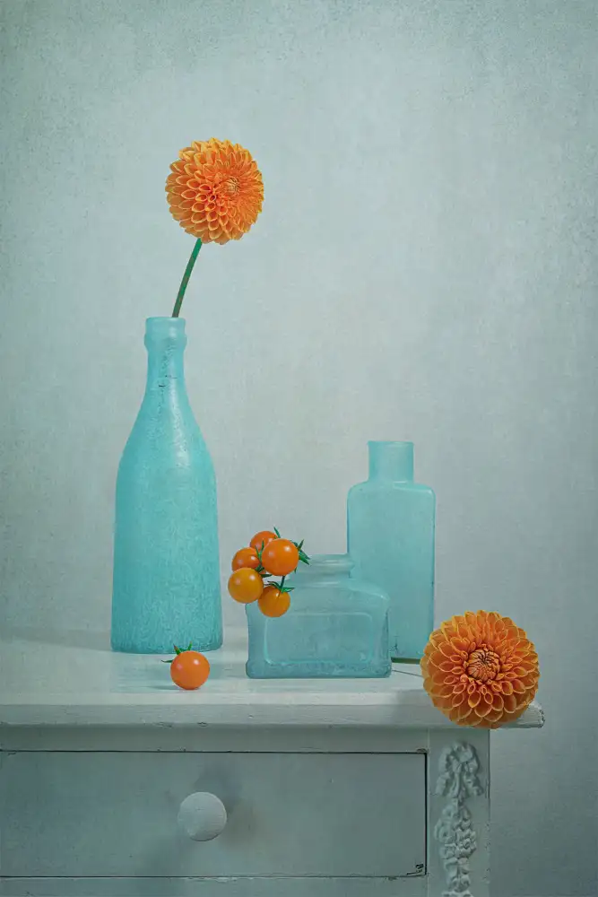 Jacobs, Lydia: Dahlia orange et tomates
