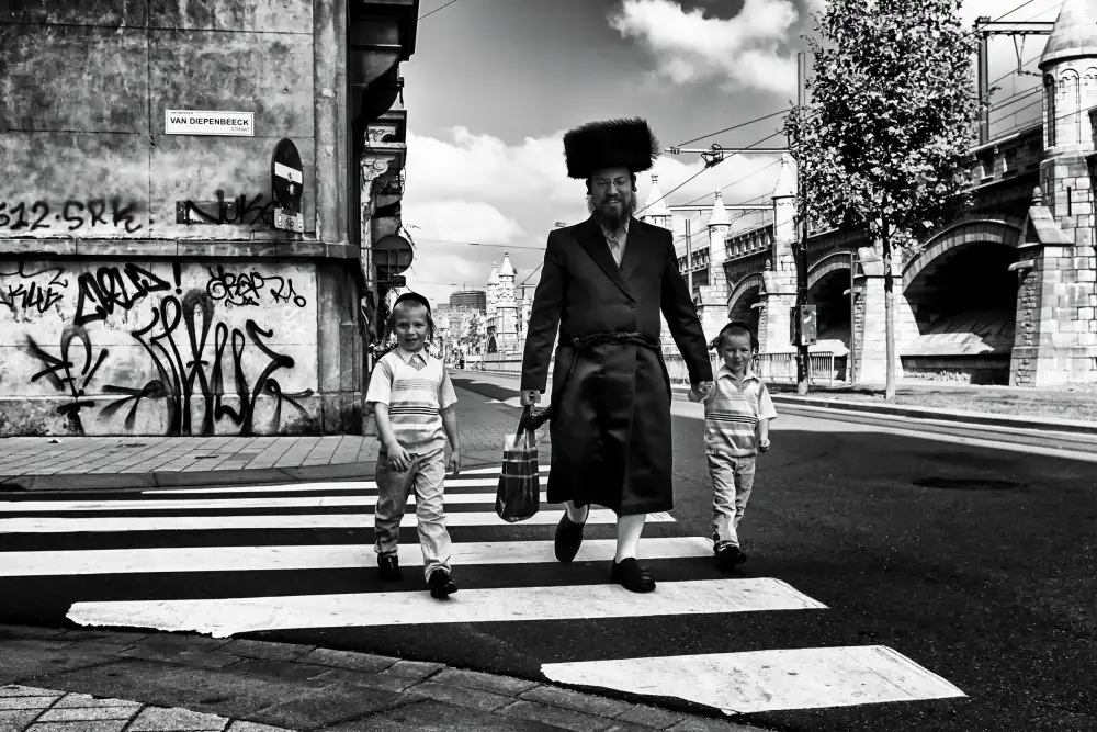 Aaldering, Harry: Antwerp, strolling with dad