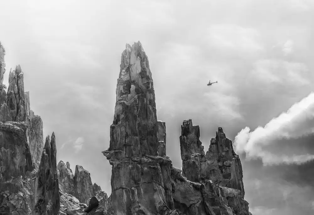 Lu, Ling: Flying. over the mountains