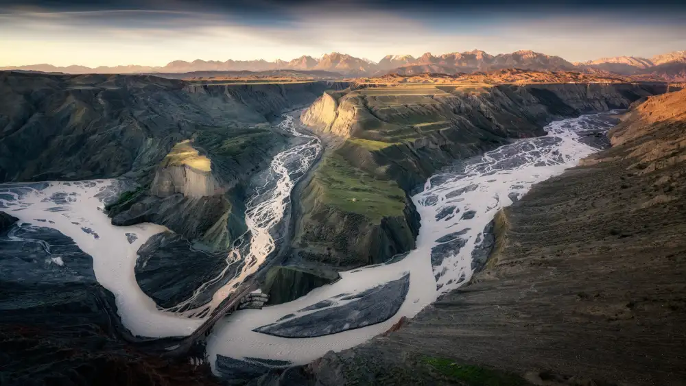 Cui, Yuan: Anjihai Grand Canyon se světlem a stínem