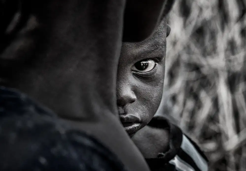 Garmendia, Inazio Joxe: Bambino della tribù Ilchamus con sua madre - Kenya
