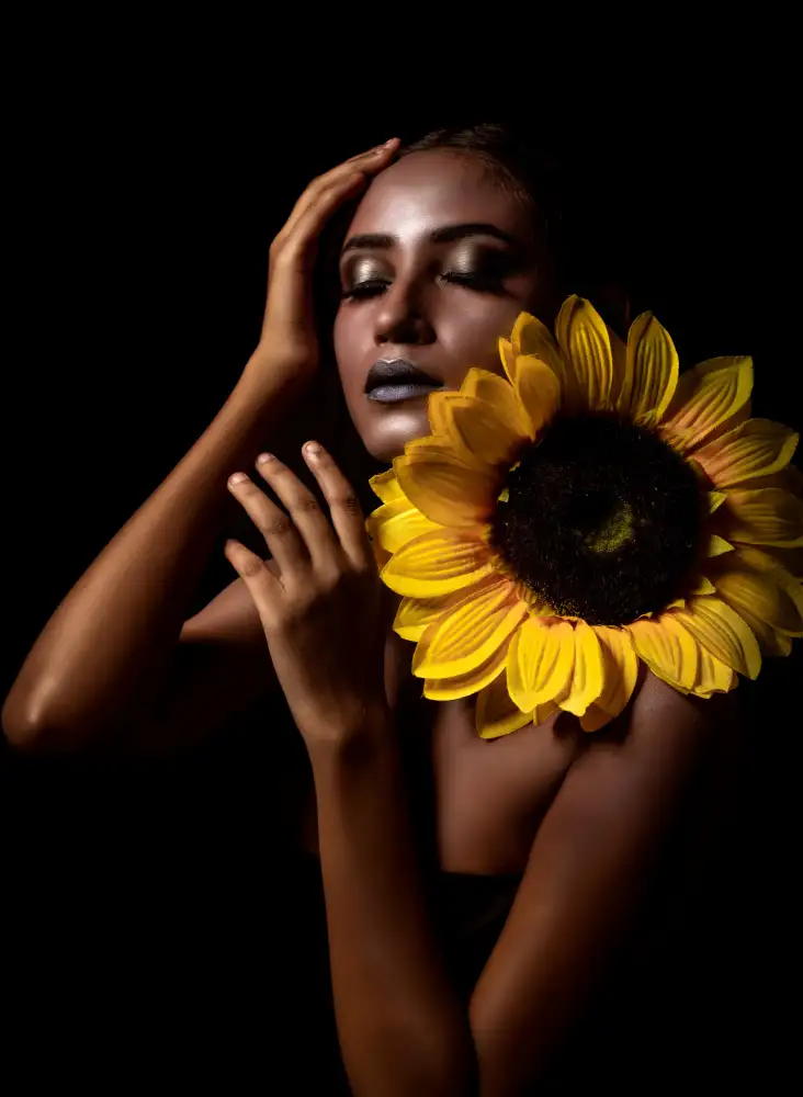 Das, Prithul: Femmes avec fleur de soleil