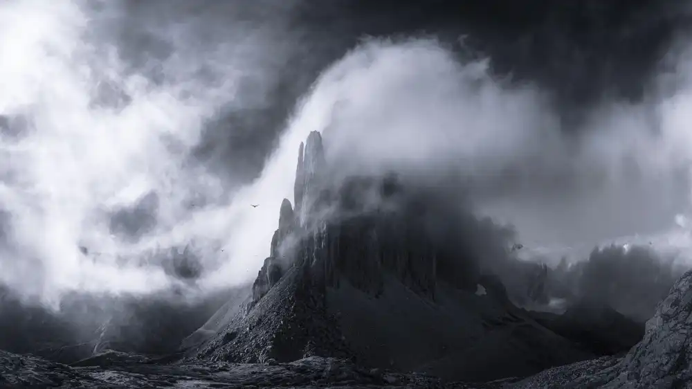 Joanaduenas: Fog in the peaks 7R44169P