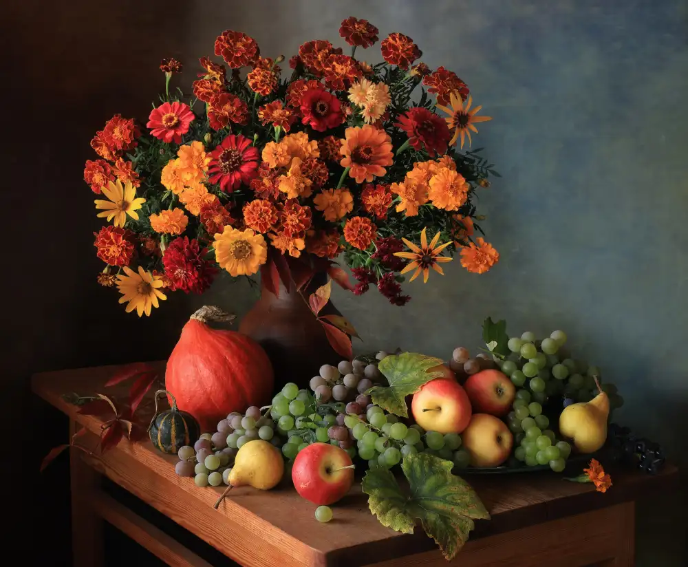 Skorokhod, Tatyana: Still life with a bouquet of autumn flowers and grapes