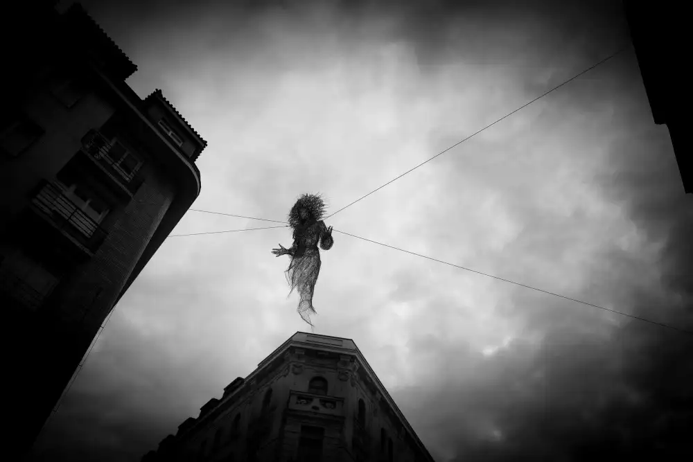 Uhrin, Milan: Ángel