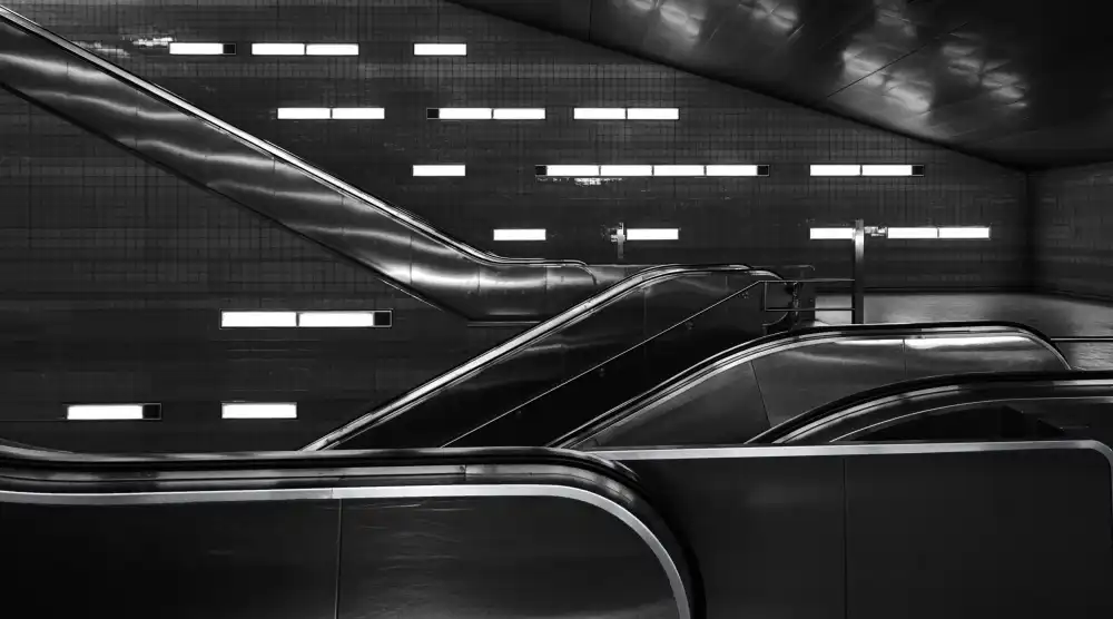 Weber, Roland: Ein Haufen Rolltreppen