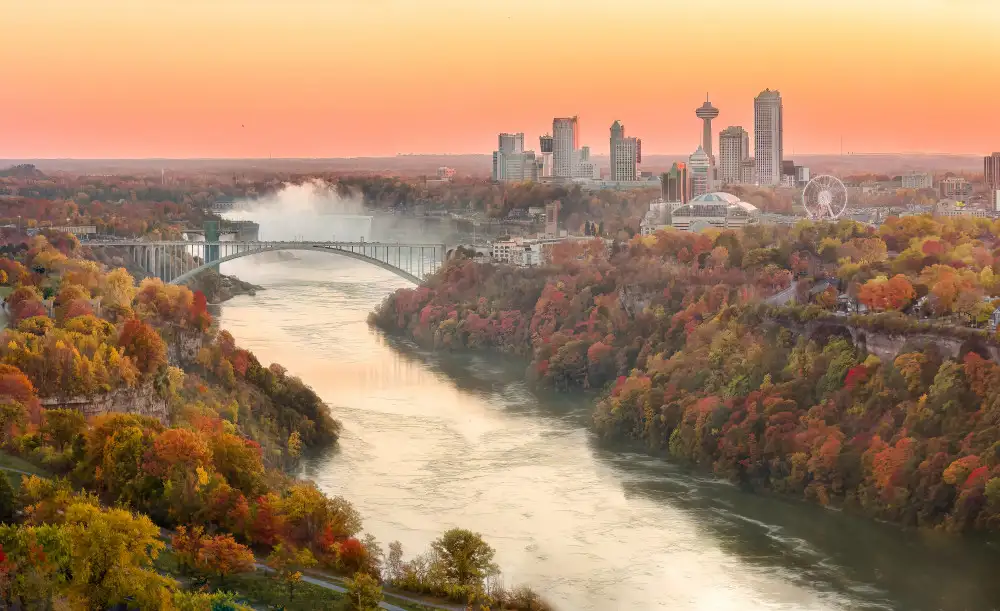 Lu, Ling: Golden Hour ,Golden Niagara Falls River