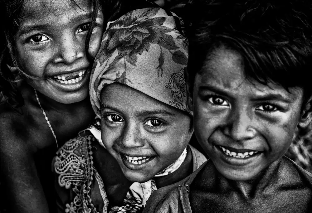 Garmendia, Inazio Joxe: La alegría de tres niños rohingya - Bangladesh