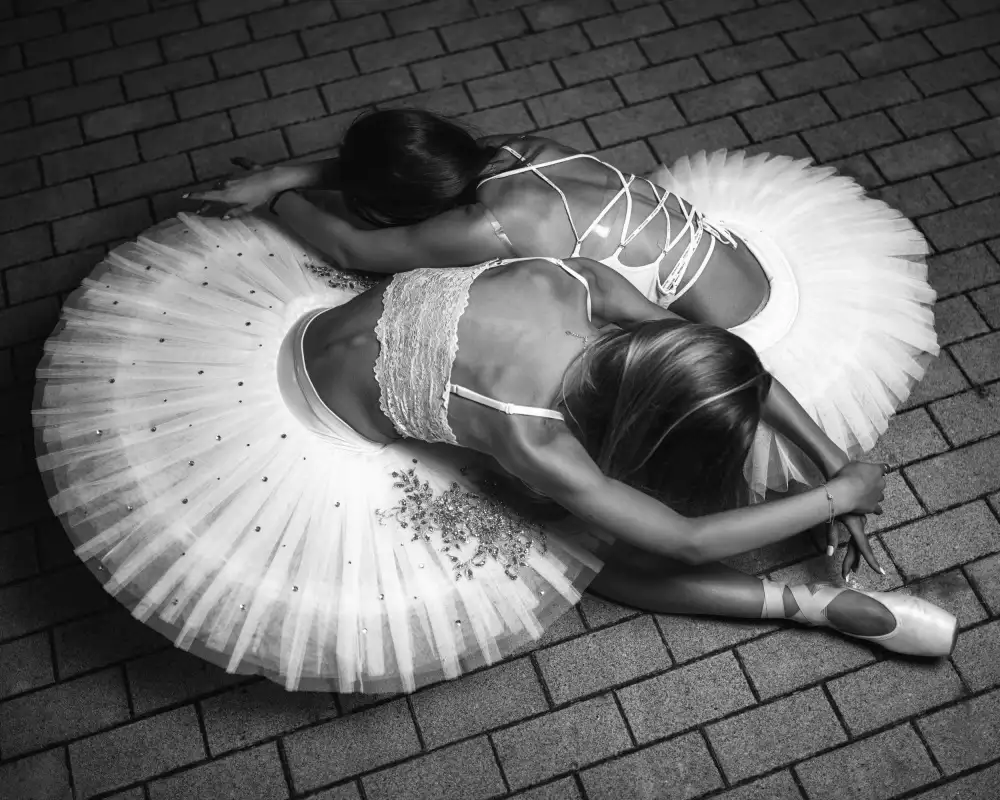 Nanev, Vasil: Two ballerinas BW