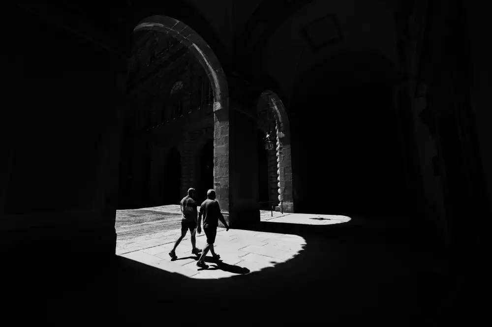 Uhrin, Milan: entre los arcos