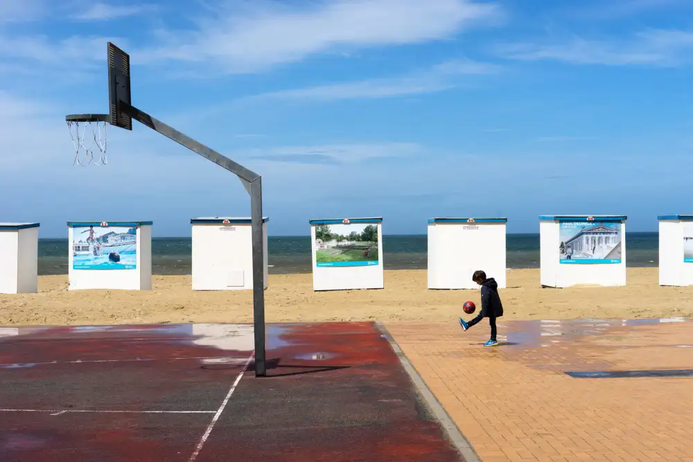 Cort, De Daniel: Diversión en la costa