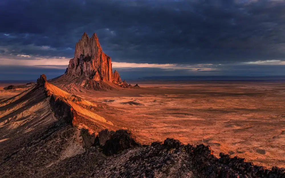W, Joanna: Shiprock im Morgengrauen