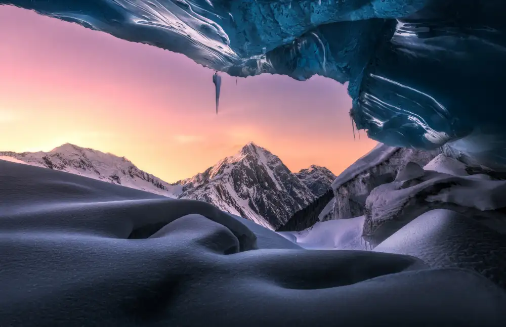 Ye, NingYun: Cueva de hielo al atardecer