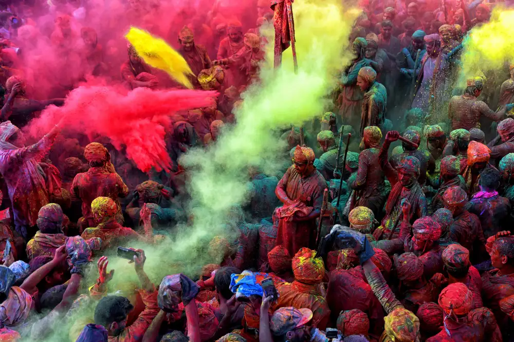 Nandi, Shaibal: Buntes Holi