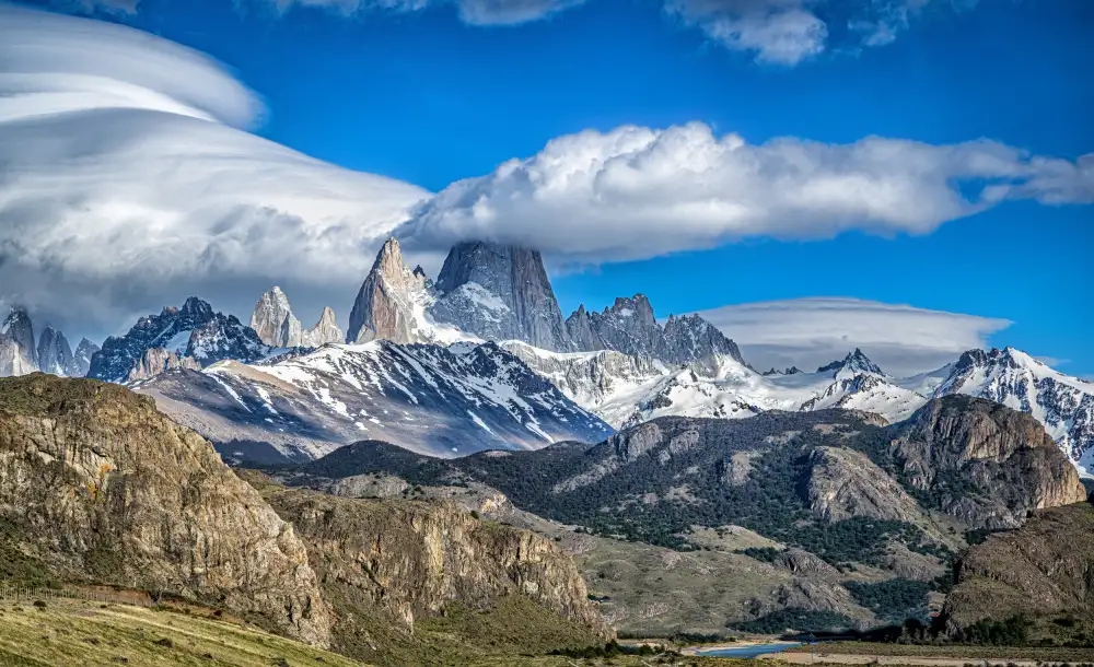 Sink, C. Jeffrey: Mount Fitzroy uprostřed mraků
