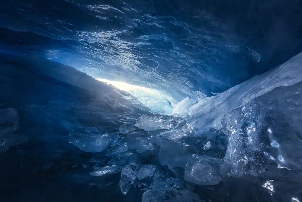 （李永男）, Li Yongnan: The Light From Ice