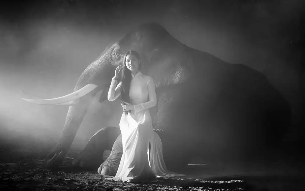 Hartojo, Muliani Angela: Une fille et un éléphant
