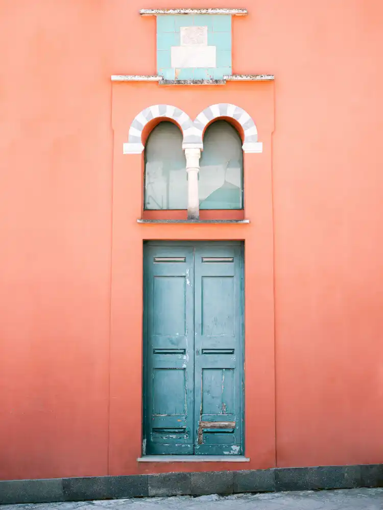 Zwart, Raisa: The Capri door