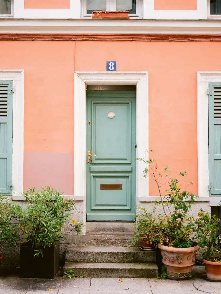 Zwart, Raisa: Rue de Cremieux number 8 - Paris