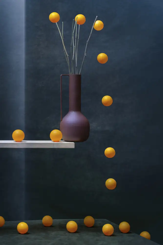 Barkow, Brig: Still life with falling balls