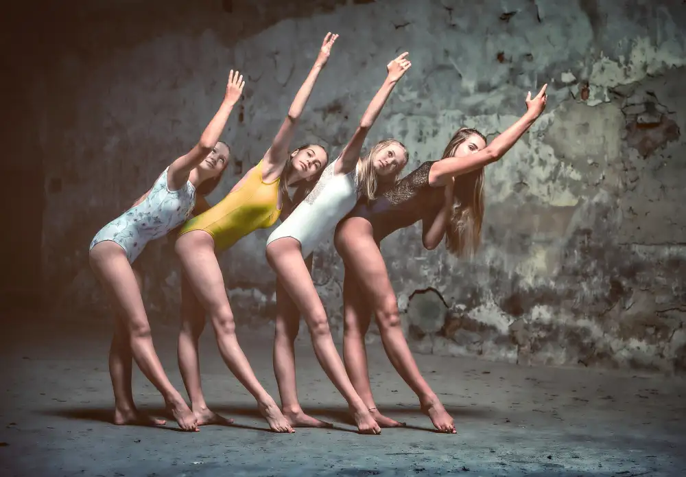 Uhrin, Milan: bailarinas
