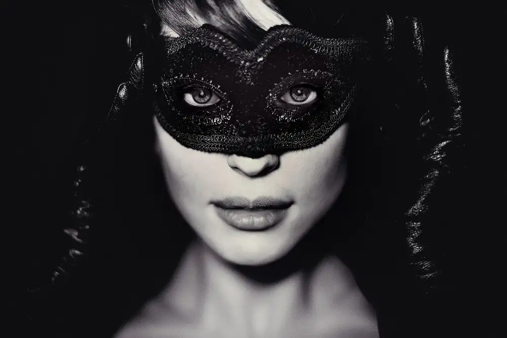 Hayman, Oren: Maskerade