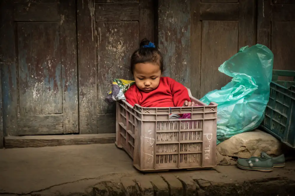 Margulies, Doron: Babysitten auf dem Markt in Bhaktapur,Nepal