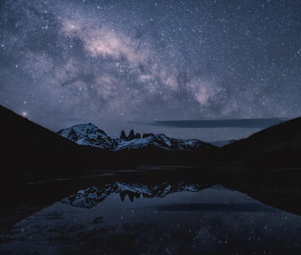 Liu,, Yanny,: MilkyWay Under Moon light at Patagonia