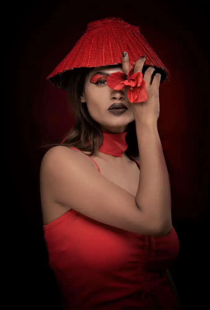 CHATTOPADHYAY, DEBASISH: DAME AU CHAPEAU ROUGE