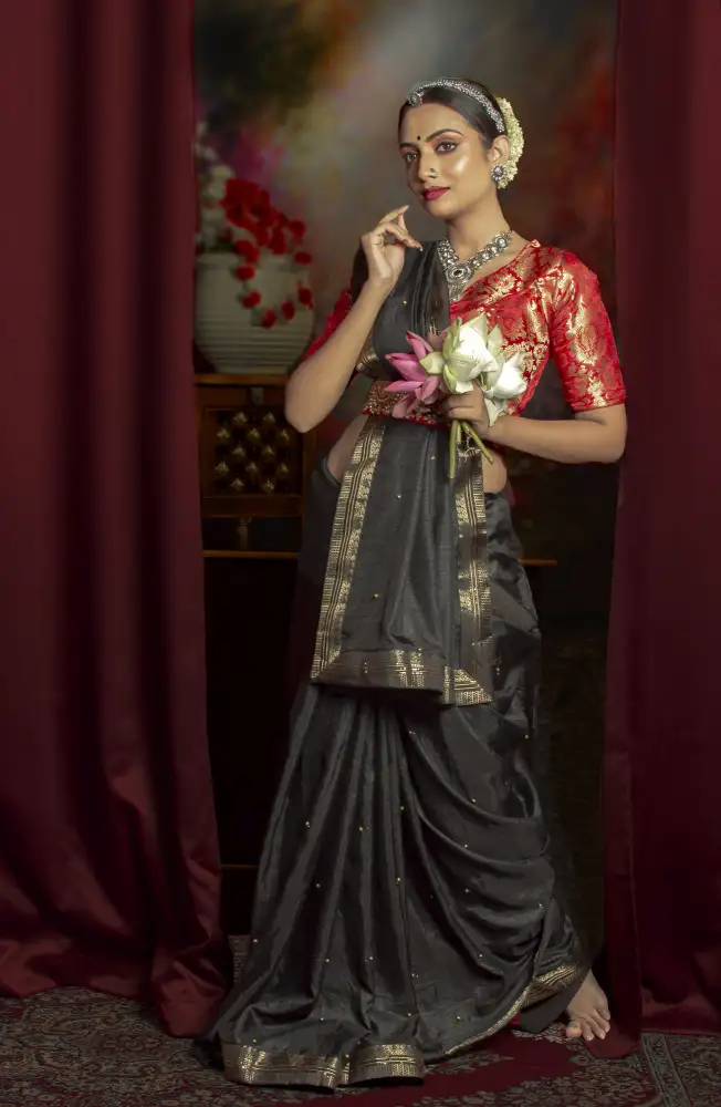 CHATTOPADHYAY, DEBASISH: DAME AU RIDEAU