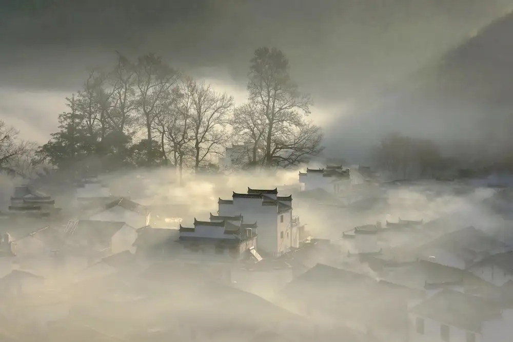 Liu, Ren Raymond: Il villaggio nella nebbia mattutina