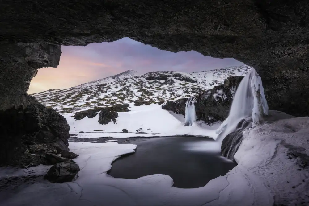Dueso, Ruiz Jorge: Into the Cave