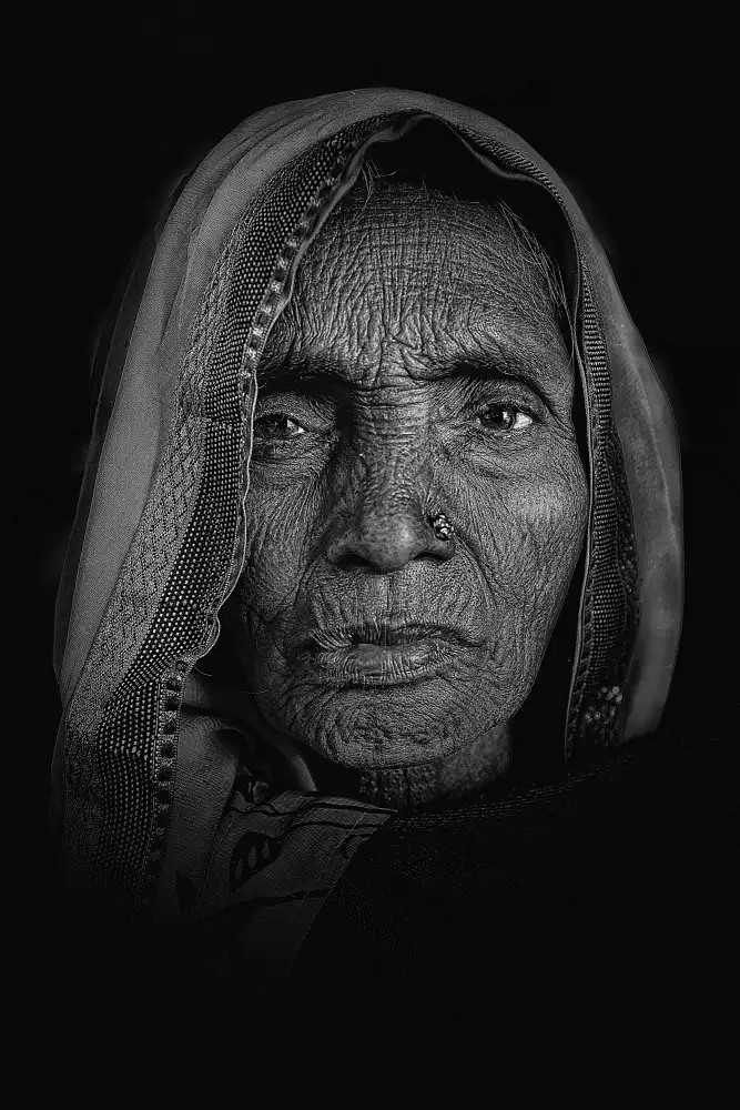 Nandi, Shaibal: Traditionelle Frau